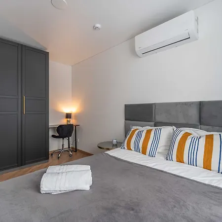 Old House 6 Apartment *