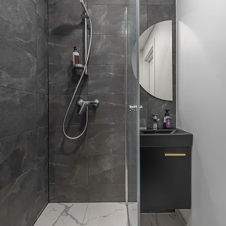 Old House 6 Apartment *